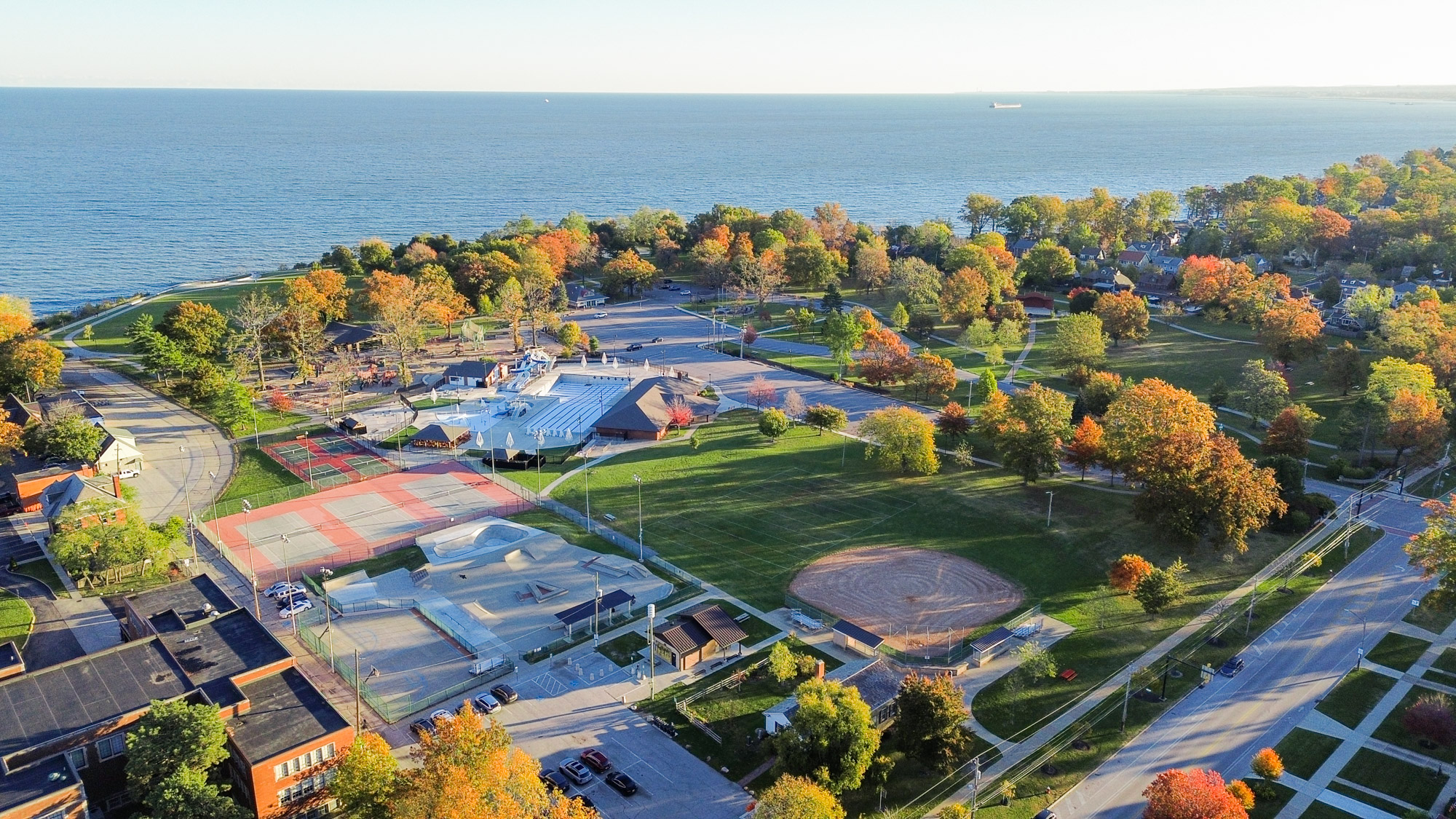 Aerial photo of Lakewood Park in the fall.